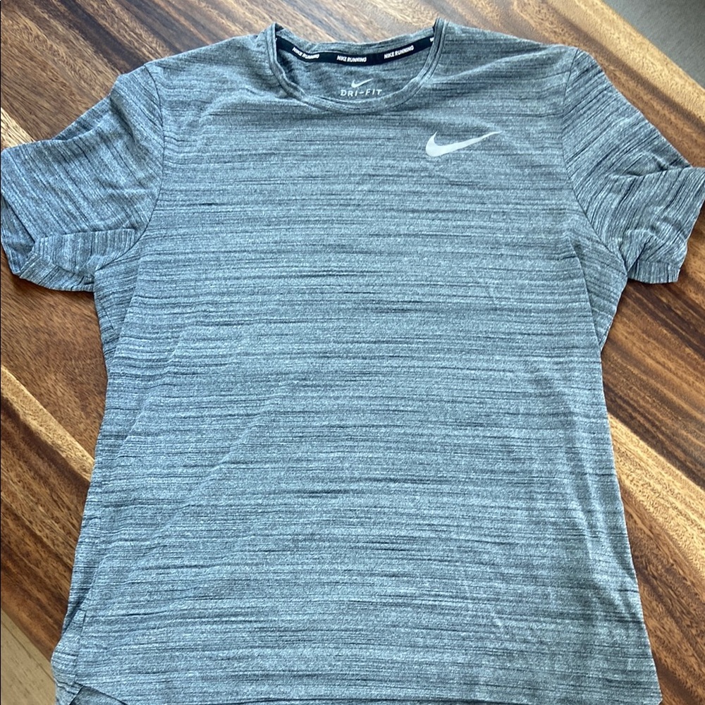 Nike Gray Short Sleeve Tee with Classic Style